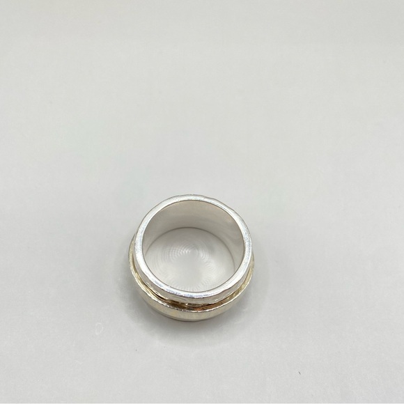 Silpada Hammered Gold Spinner Ring - Picture 4 of 8